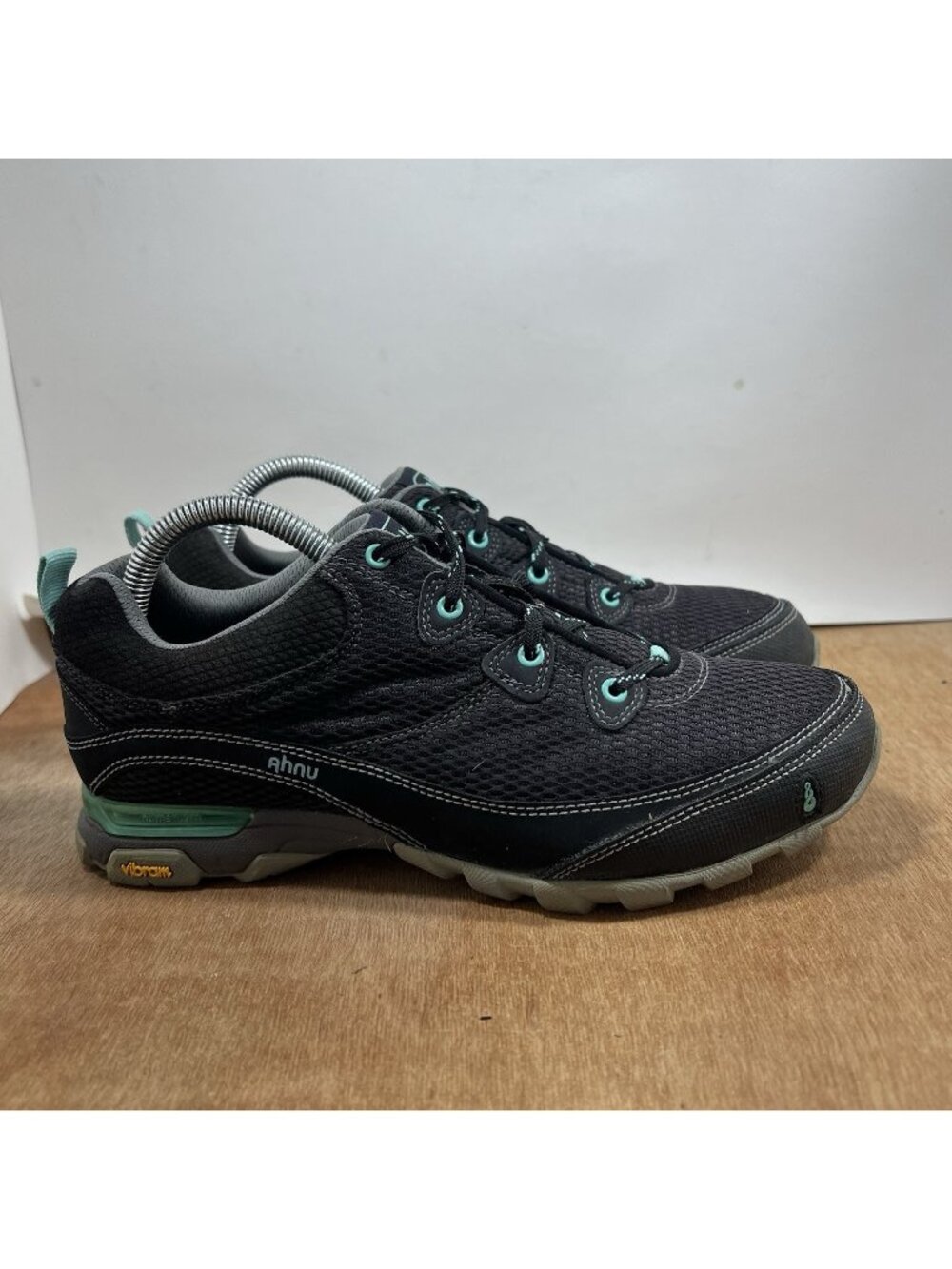 Ahnu Womens Size 8.5 Sugarspine Low Top Vibram Hiking Walking Shoes